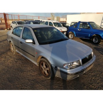 skoda octavia berlina (1u2) del año 1998