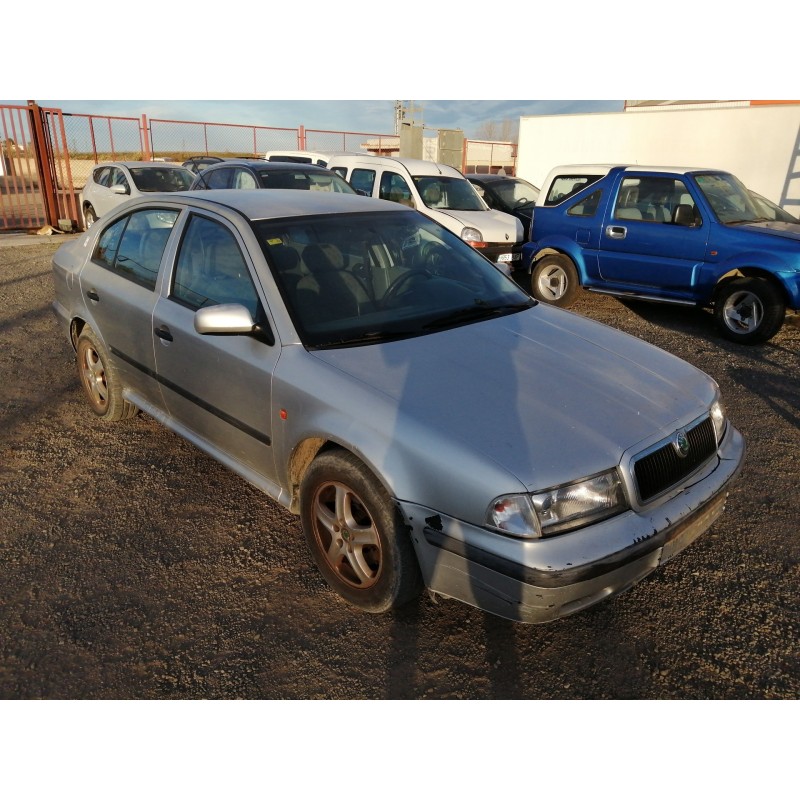 SKODA OCTAVIA BERLINA (1U2)