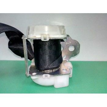 Recambio de cinturon seguridad trasero central para toyota yaris 1.4 turbodiesel cat referencia OEM IAM 7E6070  