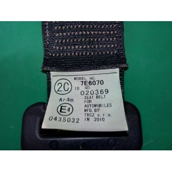 Recambio de cinturon seguridad trasero central para toyota yaris 1.4 turbodiesel cat referencia OEM IAM 7E6070  
