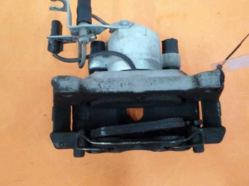 Recambio de pinza freno delantera derecha para audi a4 berlina (8e) 2.0 tdi 16v (103kw) referencia OEM IAM 8E0615124A  