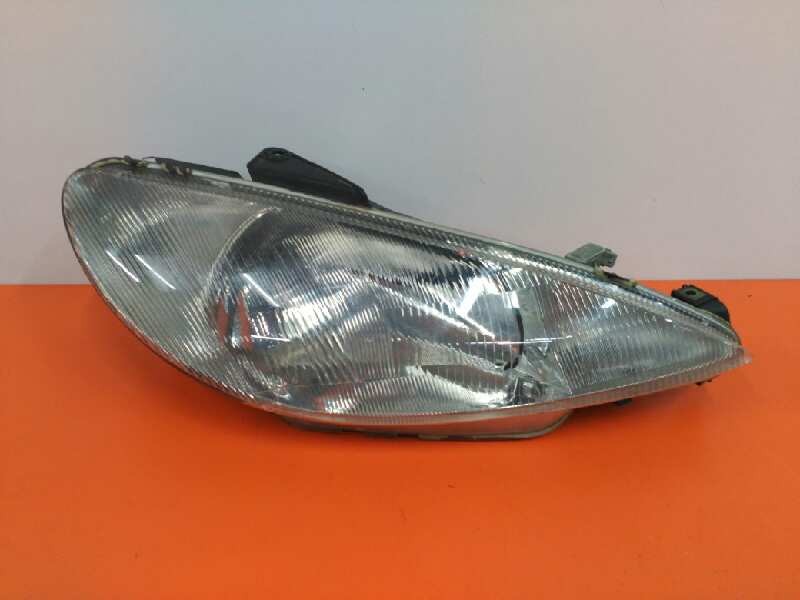 Recambio de faro derecho para peugeot 206 berlina x-line referencia OEM IAM 6205S7 89005131 9640559480