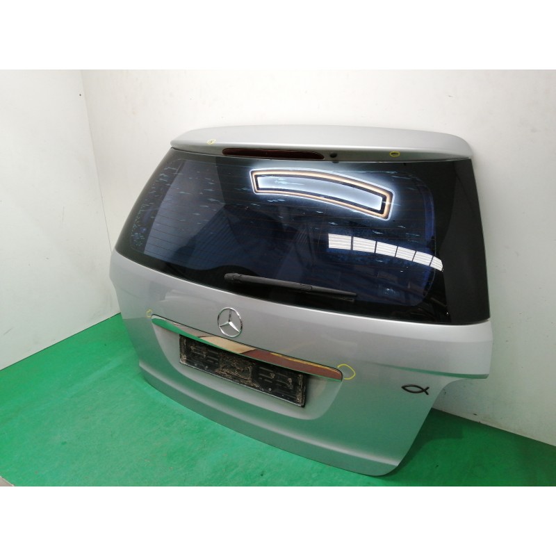 PORTON TRASERO NECESITA REPARACION
