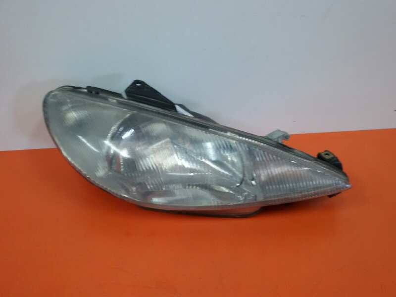 Recambio de faro derecho para peugeot 206 berlina xt referencia OEM IAM 6204S7  