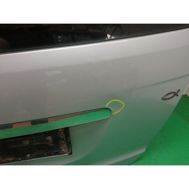 PORTON TRASERO NECESITA REPARACION
