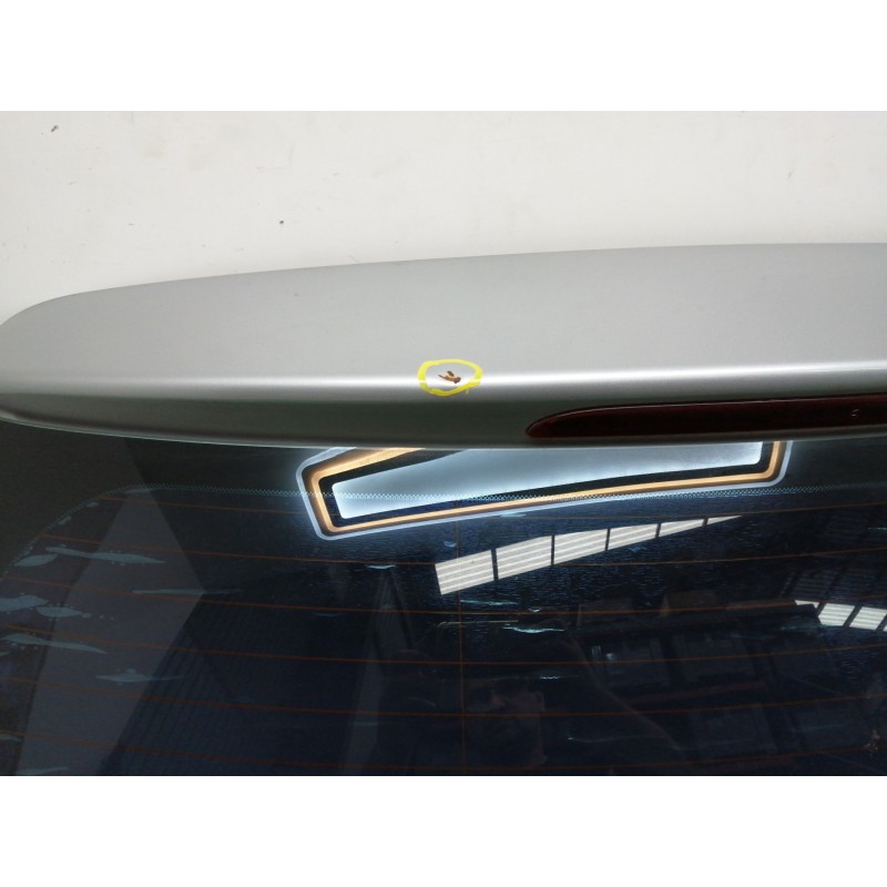 PORTON TRASERO NECESITA REPARACION