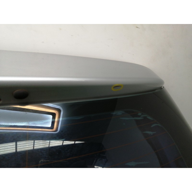 PORTON TRASERO NECESITA REPARACION