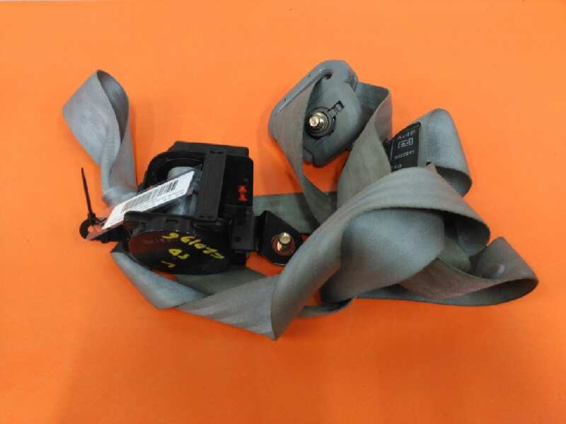 Recambio de cinturon seguridad trasero derecho para kia carnival ii 2.9 crdi lx referencia OEM IAM  TERCERA FILA 