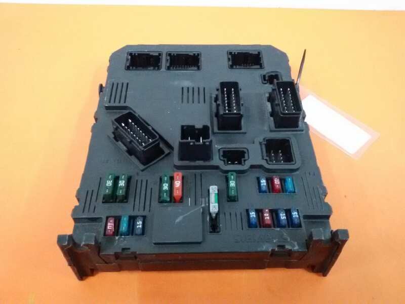Recambio de caja reles / fusibles para peugeot 206 berlina xt referencia OEM IAM 658063  