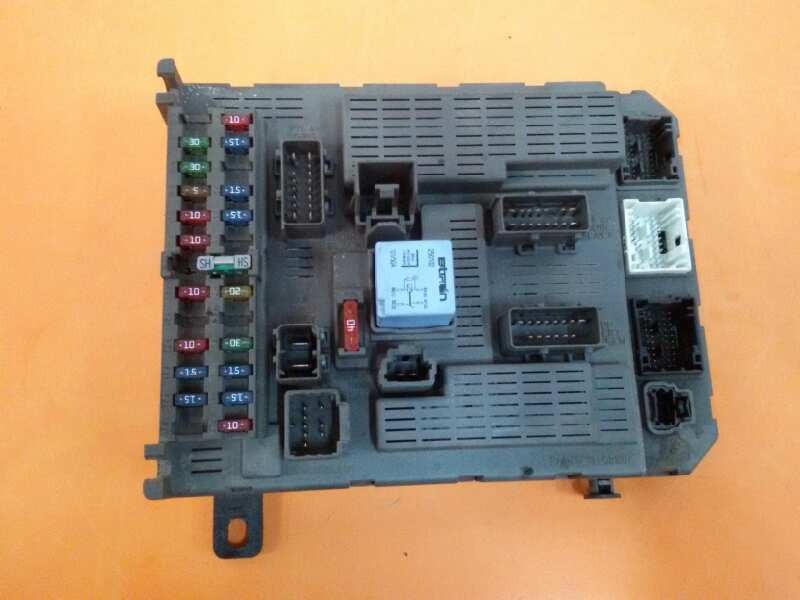 Recambio de caja reles / fusibles para citroën c5 berlina 2.0 hdi sx referencia OEM IAM 9646226880  