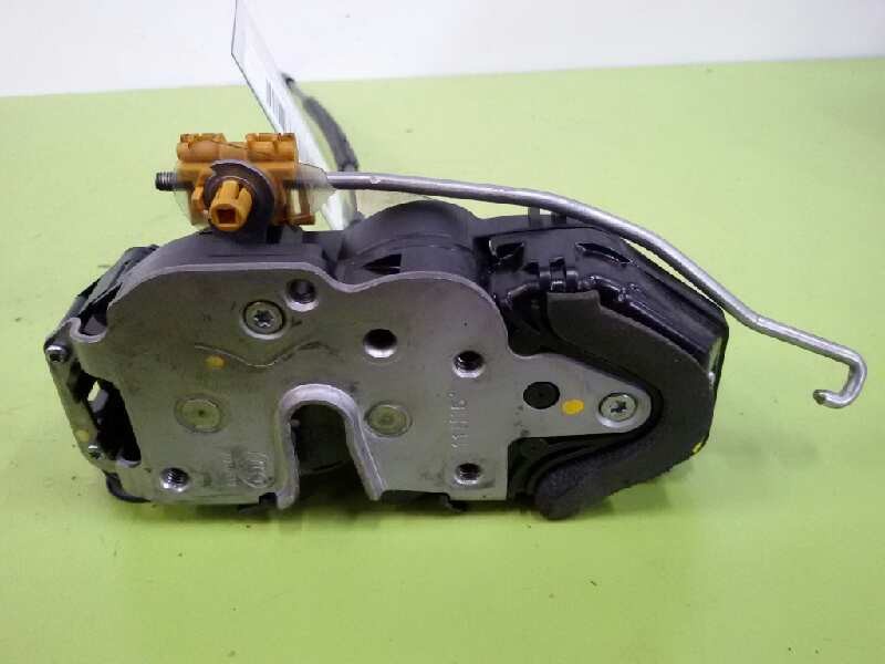Recambio de cerradura puerta trasera izquierda para opel astra j sports tourer excellence referencia OEM IAM 13579557  