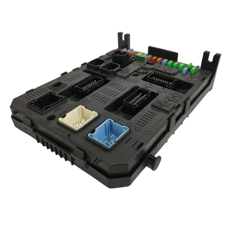 CAJA RELES / FUSIBLES