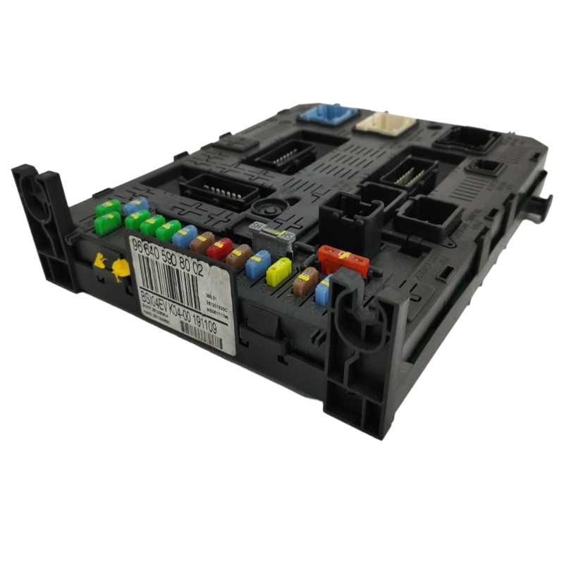 CAJA RELES / FUSIBLES