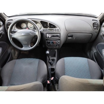 ford fiesta berlina (dx) del año 2002