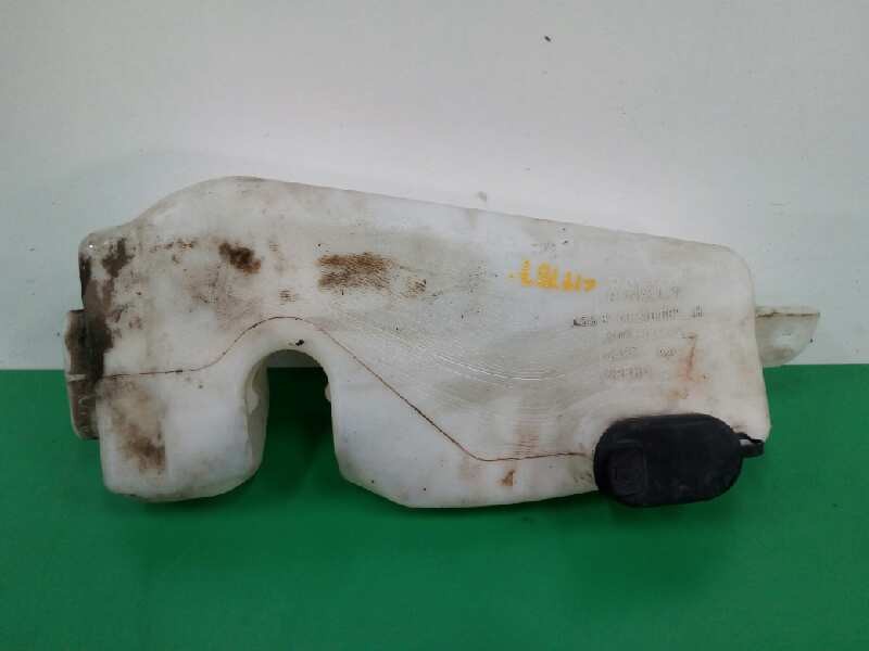Recambio de deposito limpia para dacia logan laureate referencia OEM IAM 8200210002  