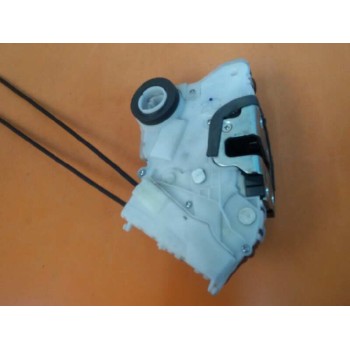 Recambio de cerradura puerta delantera derecha para toyota yaris 1.4 turbodiesel cat referencia OEM IAM 690300D140  