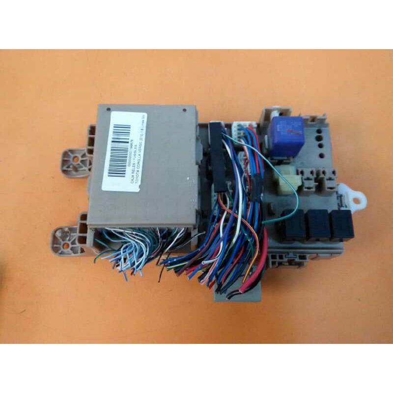 Recambio de caja reles / fusibles para toyota corolla verso (e12) 1.8 linea sol referencia OEM IAM 8264113040  