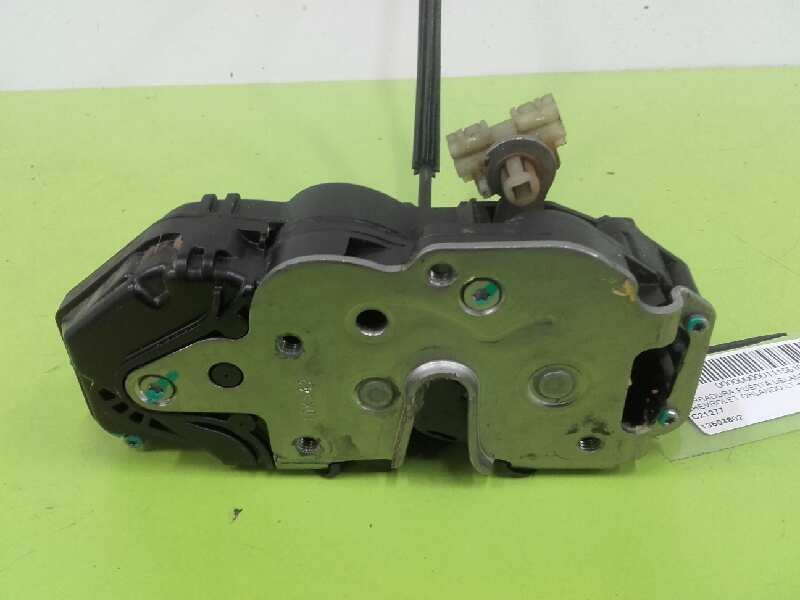 Recambio de cerradura puerta delantera derecha para chevrolet orlando lt+ referencia OEM IAM 13503802  