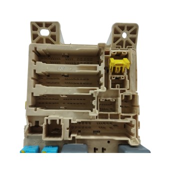 Recambio de caja reles / fusibles para lexus rx 3.5 v6 cat referencia OEM IAM 8273048221  