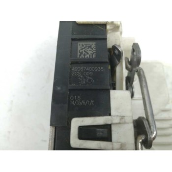 Recambio de cerradura puerta trasera derecha para volkswagen crafter caja cerrada 2.0 tdi referencia OEM IAM A9067400935 DE CARG