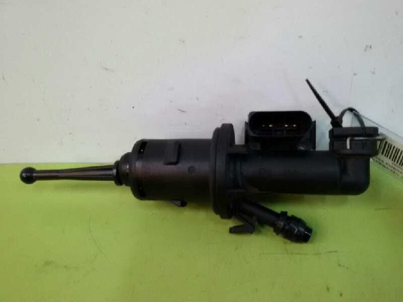 Recambio de bomba embrague para volkswagen golf vi (5k1) sport referencia OEM IAM 1K0721388Q  