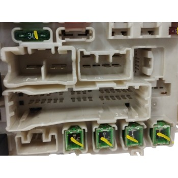 Recambio de caja reles / fusibles para mitsubishi colt berlina 5 (z30a) 1.1 cat referencia OEM IAM 8565A174  