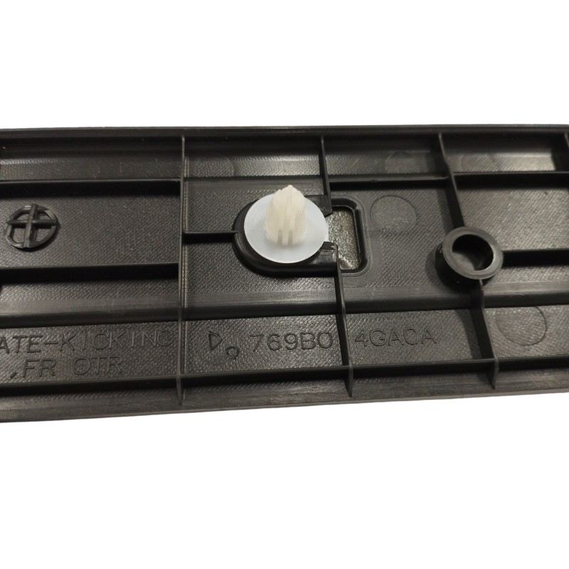 MOLDURAS DELANTERAS EMBELLECEDOR UMBRAL DELANTERO DERECHO