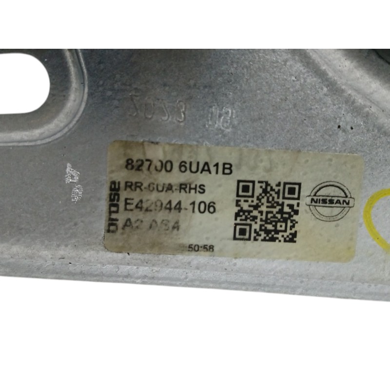 ELEVALUNAS TRASERO DERECHO 827506UA1B
