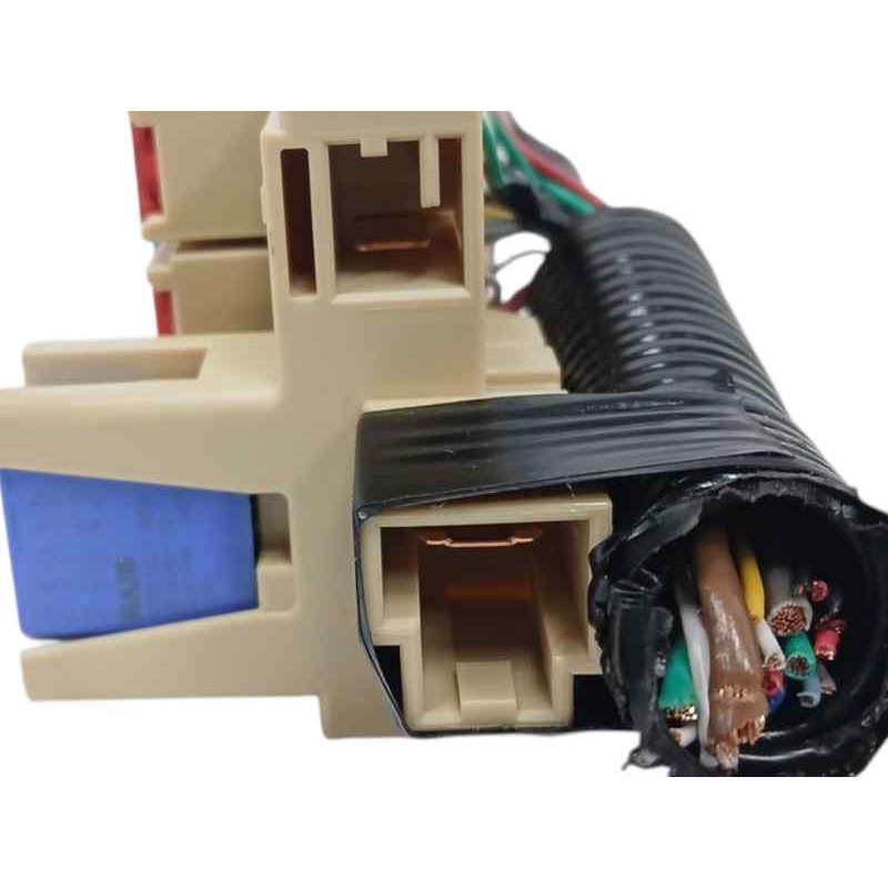 CAJA RELES / FUSIBLES