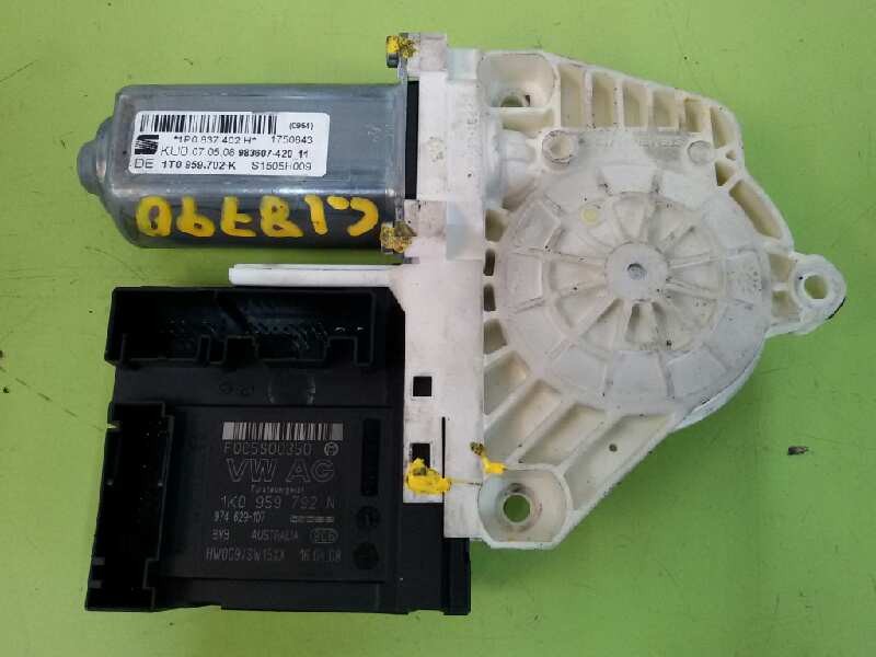 Recambio de motor elevalunas delantero derecho para seat leon (1p1) sport limited referencia OEM IAM 1T0959702K 1K0959792N 