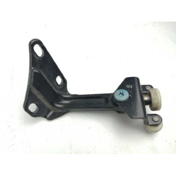 SOPORTE / GUIA PUERTA CORREDERA A9067600147 DERECHA 
