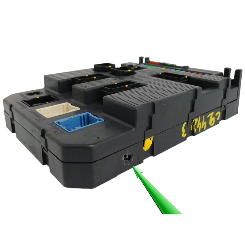 CAJA RELES / FUSIBLES OBSERVAR FOTOS BSI/ 204P1000