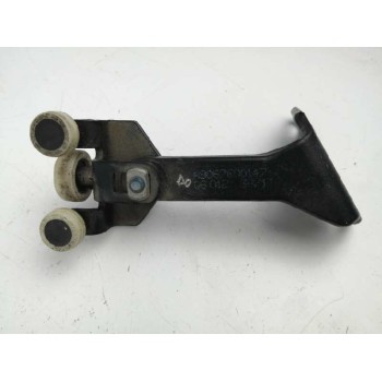 Recambio de soporte / guia puerta corredera para volkswagen crafter caja cerrada 2.0 tdi referencia OEM IAM A9067600147 DERECHA 