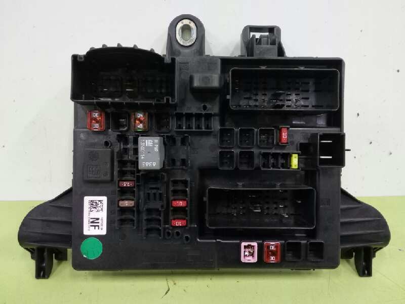 Recambio de caja reles / fusibles para opel insignia sports tourer edition referencia OEM IAM 1327732204  