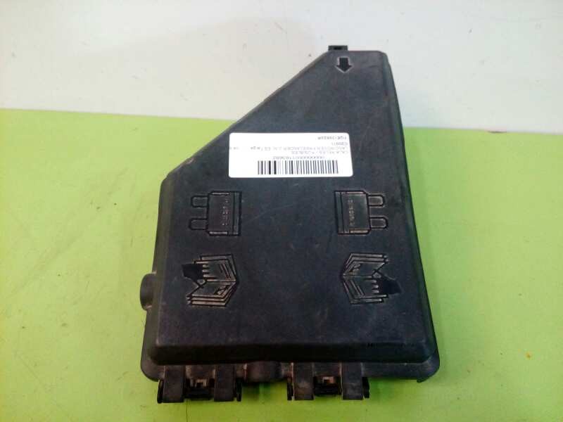 Recambio de caja reles / fusibles para land rover freelander (ln) es targa referencia OEM IAM YQE103520R  