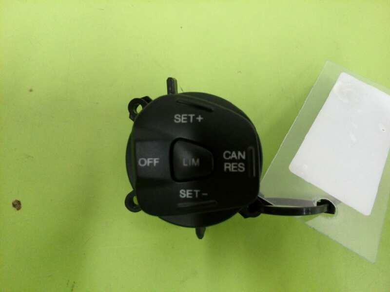 Recambio de mando volante para ford ka+ ultimate referencia OEM IAM G1B59E740AA LADO DERECHO Recambio de mando volante para ford ka+ ultimate referencia OEM IAM G1B59E740AA LADO DERECHO