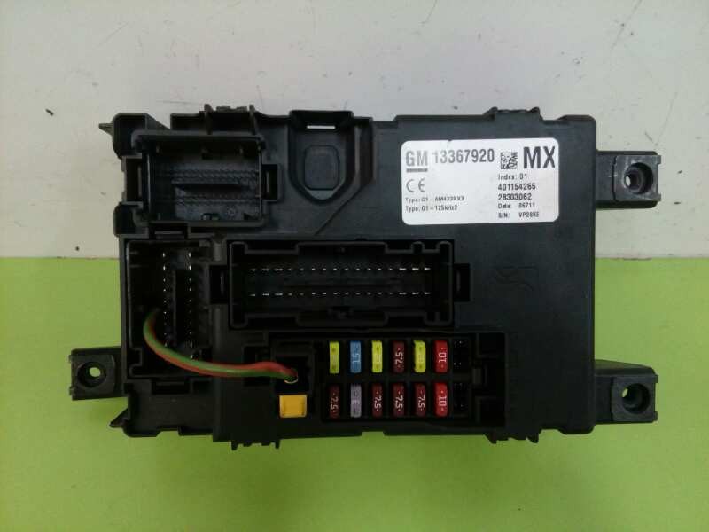 Recambio de caja reles / fusibles para opel corsa d cmon referencia OEM IAM 13367920  