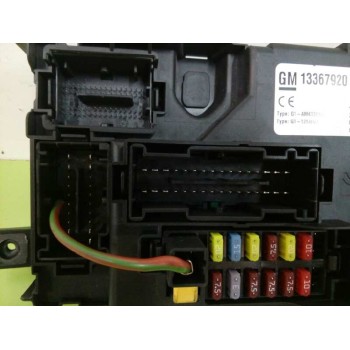 Recambio de caja reles / fusibles para opel corsa d cmon referencia OEM IAM 13367920  