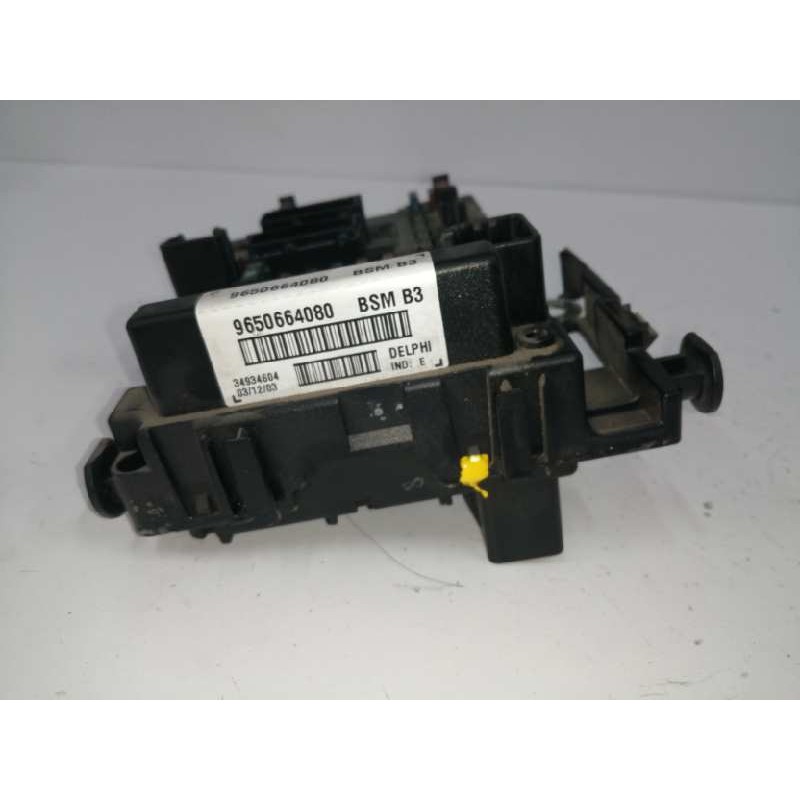 CAJA RELES / FUSIBLES