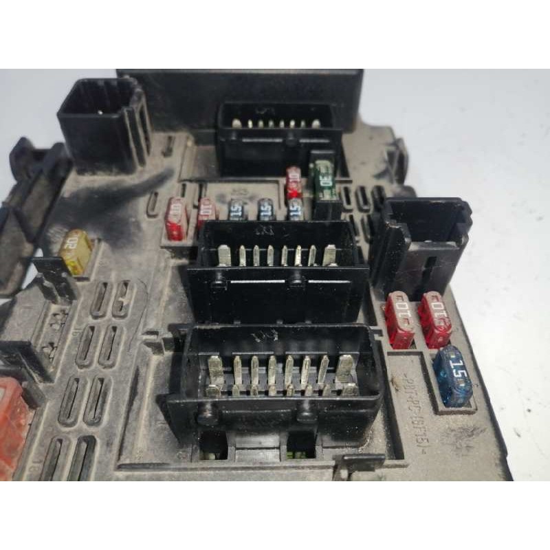 CAJA RELES / FUSIBLES