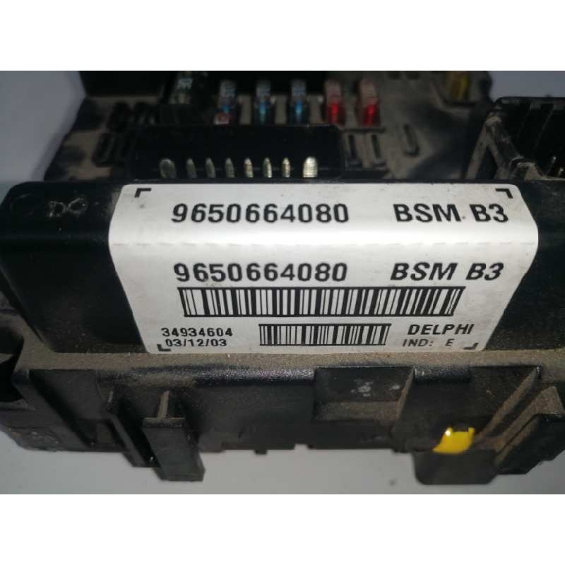 CAJA RELES / FUSIBLES