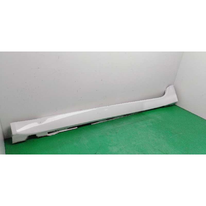 FALDON LATERAL LADO IZQUIERDO C2Z5443XXX