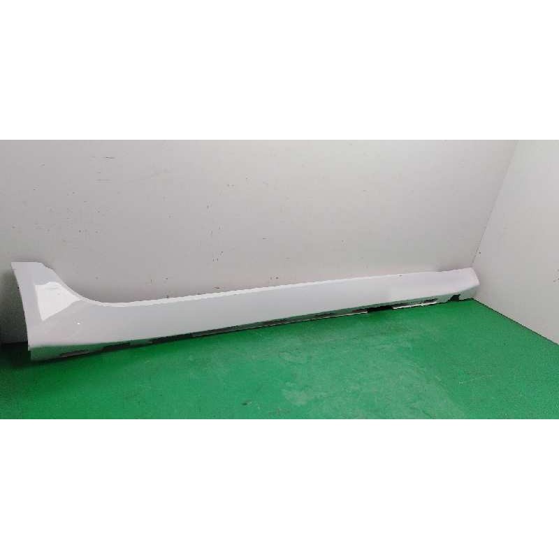 FALDON LATERAL LATERAL LADO DERECHO C2Z5442XXX