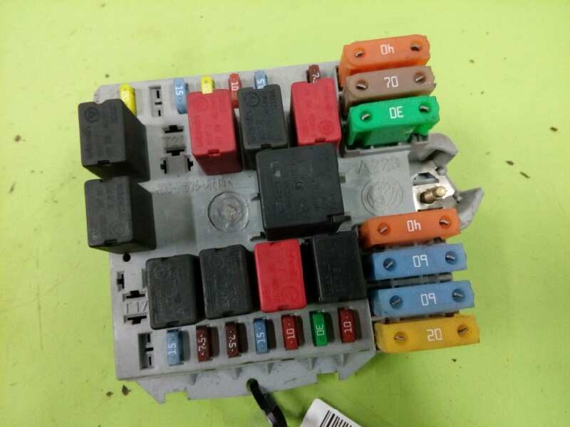 Recambio de caja reles / fusibles para fiat punto berlina (188) 1.3 jtd classic referencia OEM IAM 46835603  