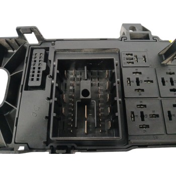 Recambio de caja reles / fusibles para opel vectra c berlina 1.9 cdti referencia OEM IAM 13223679  