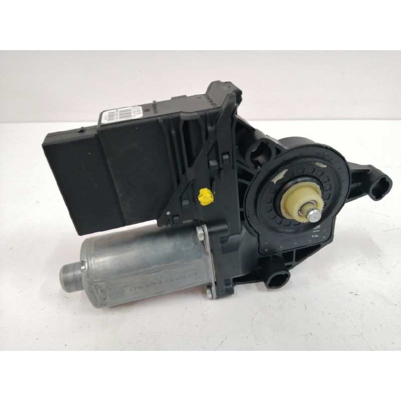 MOTOR ELEVALUNAS TRASERO DERECHO 0130821431