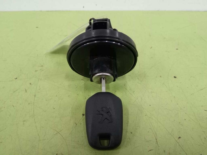 Recambio de tapon combustible para peugeot 2008 (--.2013) access referencia OEM IAM Recambio de tapon combustible para peugeot 2008 (--.2013) access referencia OEM IAM