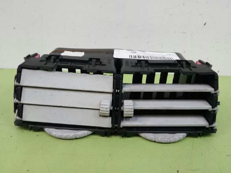 Recambio de rejilla aireadora para toyota yaris (ksp9/scp9/nlp9) básico referencia OEM IAM  CENTRAL 