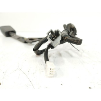 Recambio de enganche cinturon derecho para toyota auris 2.2 d-cat referencia OEM IAM G23729 DELANTERO 