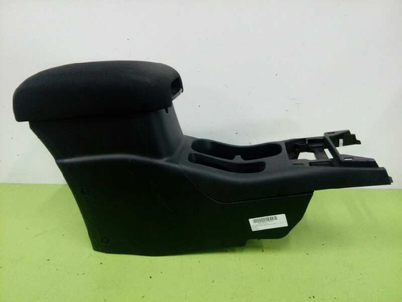Recambio de apoyabrazos central para mitsubishi asx (ga0w) motion 2wd referencia OEM IAM 8011A083  